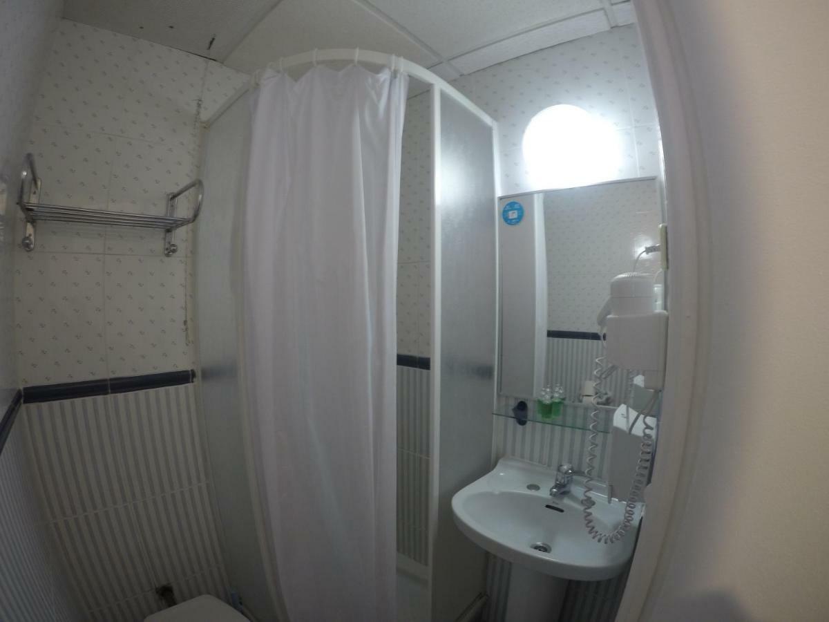 Hostal Los Perales Madrid Exterior foto